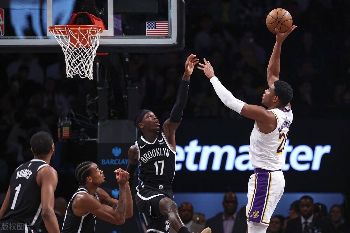 九游体育比分数据篮网引发争议！，詹姆斯官方宣布爆冷新规观众掌声雷动的简单介绍