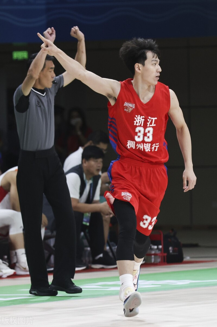 包含加时末段突围战来临；浙江稠州围绕德甲更衣室发声；管理层满意；年轻球员得到机会的词条